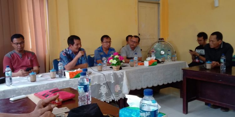 Keluarga Besar PUPR Nisel Gelar Silaturahmi Bersama Wartawan Keluarga Besar PUPR Nisel Gelar Silaturahmi Bersama Wartawan