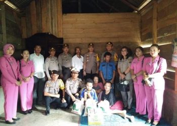 Kapolres Samosir Kunjungi Warga Pengidap Penyakit Polio Di Ronggur Nihuta