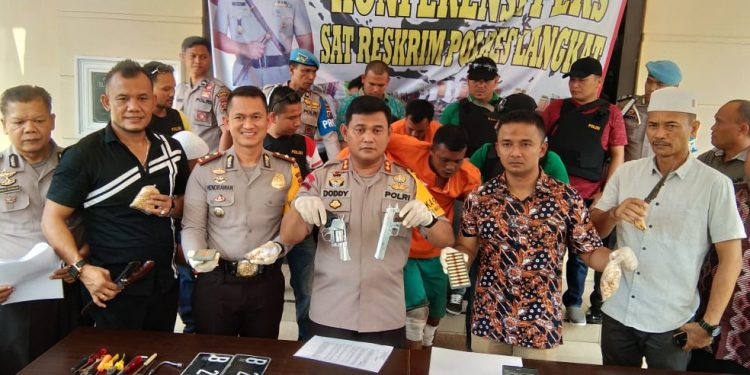 Rencananya Merampok Toko Mas ke Siantar, Perampok Ditembak Polres Langkat Rencananya Merampok Toko Mas ke Siantar, Perampok Ditembak Polres Langkat