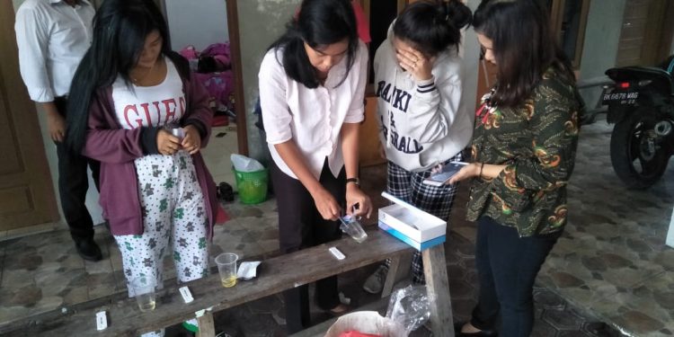 Cewek-Cewek Debora Kost 2 Disuruh Kencing, Ternyata 6 Positif Narkoba
