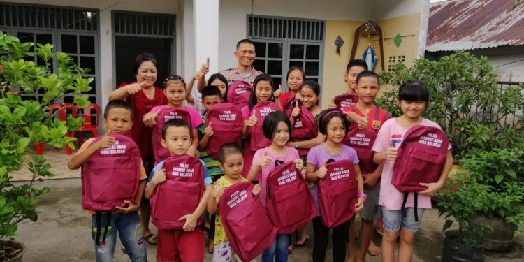 Kapolres Nisel Salurkan Bansos ke Panti Asuhan Lainisora 