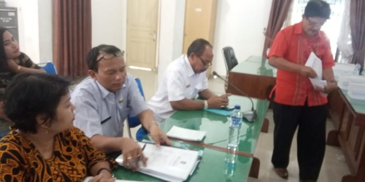 Tersangka Korupsi Posma Sitorus Muncul di DPRD Siantar Tersangka Korupsi Posma Sitorus Muncul di DPRD Siantar