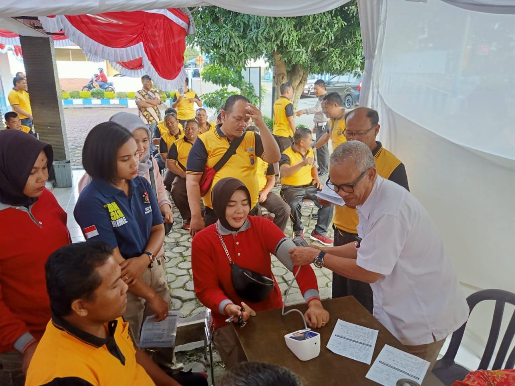 Polres Simalungun Donor Darah dan Bagikan Alat Tulis untuk Murid TK Polres Simalungun Donor Darah dan Bagikan Alat Tulis untuk Murid TK