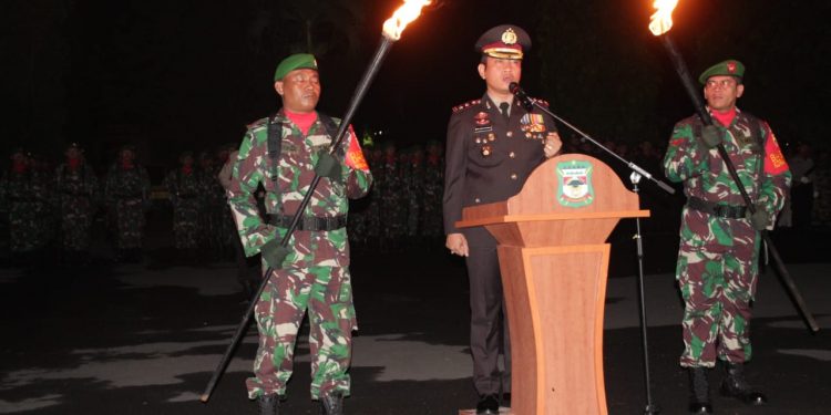AKBP Heribertus Oppusunggu Inspektur Upacara Renungan Suci di Makam Pahlawan AKBP Heribertus Oppusunggu Inspektur Upacara Renungan Suci di Makam Pahlawan