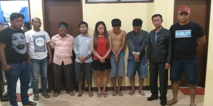 Yantri Boru Marpaung Diciduk Pesta Sabu Bersama Tiga Pria Yantri Boru Marpaung Diciduk Pesta Sabu Bersama Tiga Pria