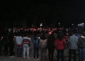 Mahasiswa UHN Siantar Peduli Indonesia melalui 10.000 Lilin Perdamaian