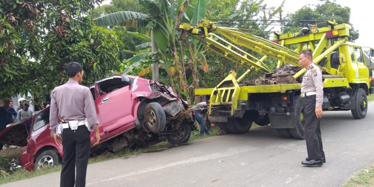 Yamaha Vega Ditabrak Mobil APV, Febri Siahaan dan Horas Simanjuntak Tewas Yamaha Vega Ditabrak Mobil APV, Febri Siahaan dan Horas Simanjuntak Tewas