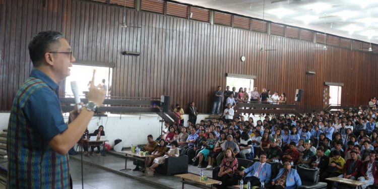 Diskusi Publik di Universitas Nommensen Siantar, Putra Nababan Singgung Talenta Generasi Muda