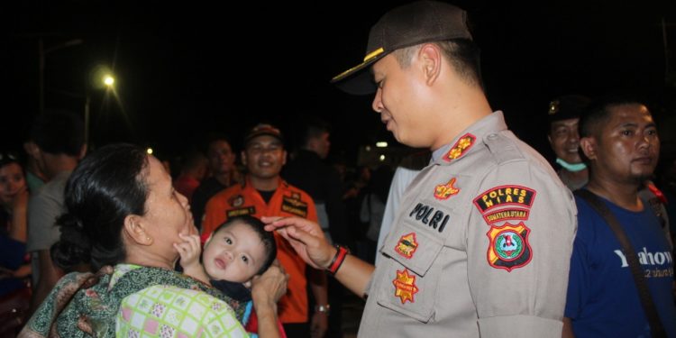 AKBP Deni Kurniawan Sambut dan Jamin Kemanan Perantau Nias yang Tiba di Kampung Halaman AKBP Deni Kurniawan Sambut dan Jamin Kemanan Perantau Nias yang Tiba di Kampung Halaman