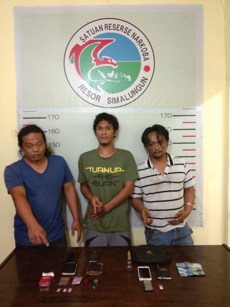 Dua Orang Warga Diamankan Polres Simalungun di Hotel Danau Toba Cottage Dua Orang Warga Diamankan Polres Simalungun di Hotel Danau Toba Cottage