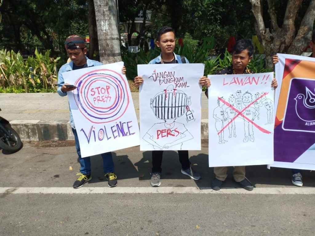 Stop Kriminalisasi Terhadap Jurnalis Stop Kriminalisasi Terhadap Jurnalis