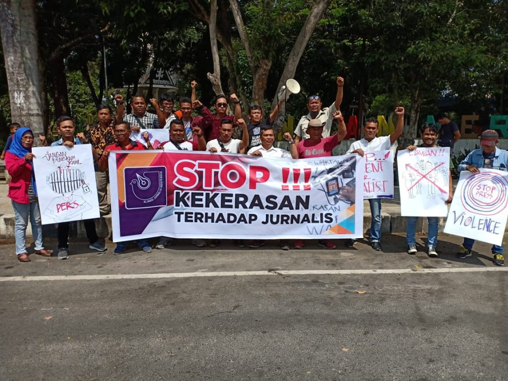 Stop Kriminalisasi Terhadap Jurnalis Stop Kriminalisasi Terhadap Jurnalis