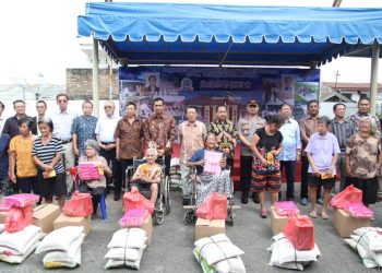 Jelang Tahun Baru Imlek 2571 di Siantar STTC Bagikan Paket Sembako