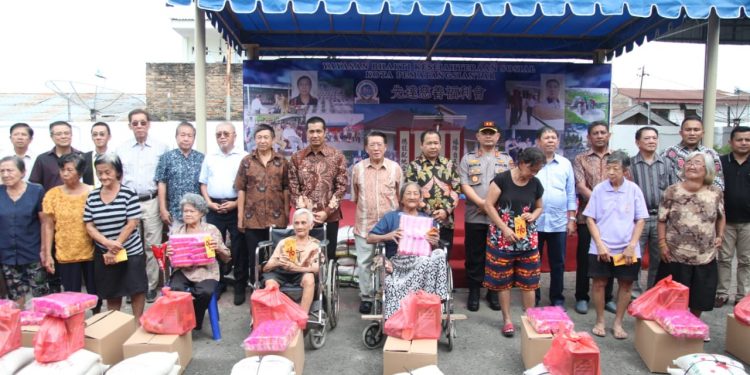 Jelang Tahun Baru Imlek 2571 di Siantar STTC Bagikan Paket Sembako Jelang Tahun Baru Imlek 2571 di Siantar STTC Bagikan Paket Sembako