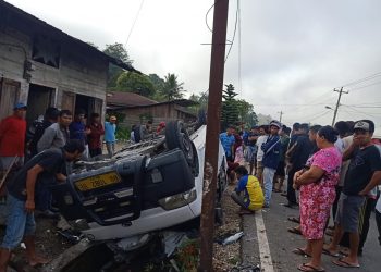 Minibus Pengangkut Pelajar Terbalik di Jalan Lintas Tarutung - Sipirok, 9 Korban Dilarikan ke RS