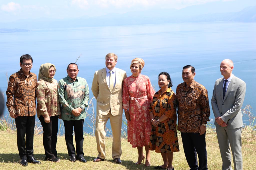 Raja dan Ratu Belanda Takjub Lihat Pemandangan Danau Toba