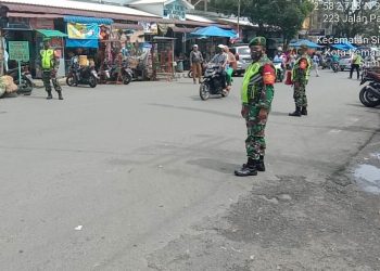Personel Kodim 0207/Simalungun Laksanakan Sosialisasi Penegakan Disiplin Protokol Kesehatan Di Pasar Dwi Kora Parluasan Personel Kodim 0207/Simalungun Laksanakan Sosialisasi Penegakan Disiplin Protokol Kesehatan Di Pasar Dwi Kora Parluasan