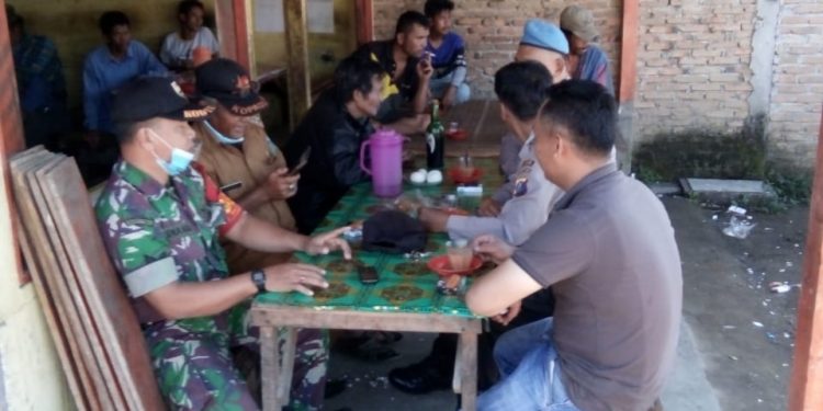 Pererat Hubungan, Personel Jajaran Kodim 0207/Simalungun Laksanakan Komsos Dengan Pangulu