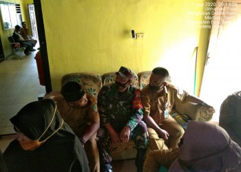 Bersama Perangkat Kelurahan, Personel Kodim 0208/Asahan Awasi Kedisiplinan Warga Dalam Menghadapi Covid-19