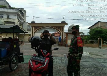 Perangkat Masjid an Personel Kodim 0208/Asahan Jaga Pos Pam Masjid Raya Kisaran