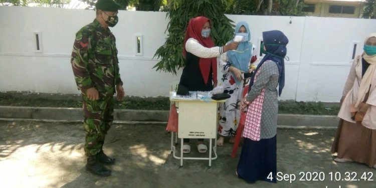 Cegah Covid-19 DIkalangan Sekolah, Personel Kodim 0208/Asahan Berikan Himbau Kepada Pelajar SMA Negeri 1 Terapkan New Normal