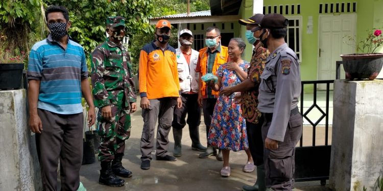 Danramil 13/Buntu Pane Kodim 0208/Asahan, Salurkan Bantuan Logistik Kepada Korban Bencana Banjir Danramil 13/Buntu Pane Kodim 0208/Asahan, Salurkan Bantuan Logistik Kepada Korban Bencana Banjir