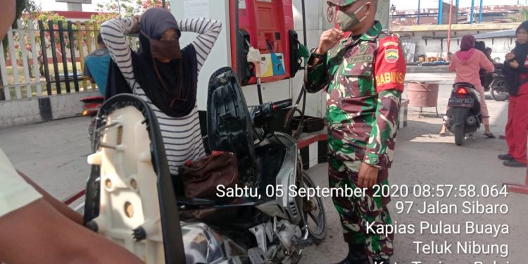 Peduli Masyarakat Agar Terhindar Dari Covid-19, Personel Kodim 0208/Asahan Ingatkan Patuhi Prokes Peduli Masyarakat Agar Terhindar Dari Covid-19, Personel Kodim 0208/Asahan Ingatkan Patuhi Prokes