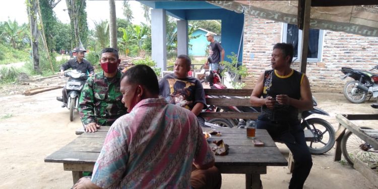 Personel Jajaran Kodim 0208/Asahan Minta Warga Saling Mengingatkan Pentingnya Penggunaan Masker Personel Jajaran Kodim 0208/Asahan Minta Warga Saling Mengingatkan Pentingnya Penggunaan Masker