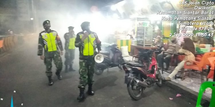 Personel Jajaran Kodim 0207/Simalungun Himbau Warga Selalu Pakai Masker Di Siantar Squer Personel Jajaran Kodim 0207/Simalungun Himbau Warga Selalu Pakai Masker Di Siantar Squer