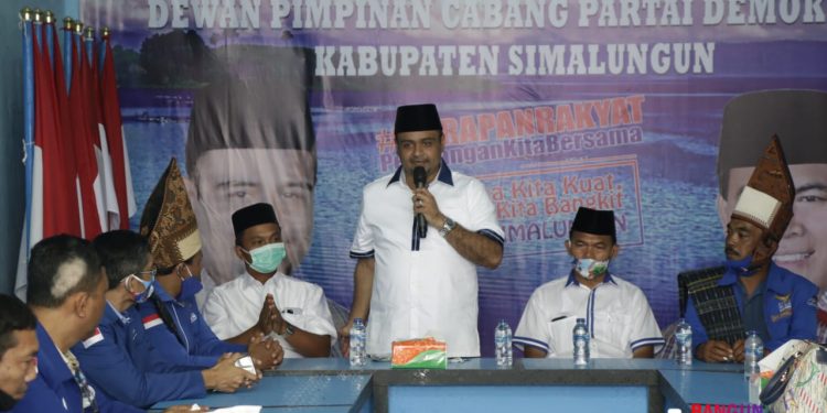 Hasim Sholat Zuhur di Masjid Ilham Sigundaba dan Singgah di Kantor DPC Partai Demokrat Hasim Sholat Zuhur di Masjid Ilham Sigundaba dan Singgah di Kantor DPC Partai Demokrat