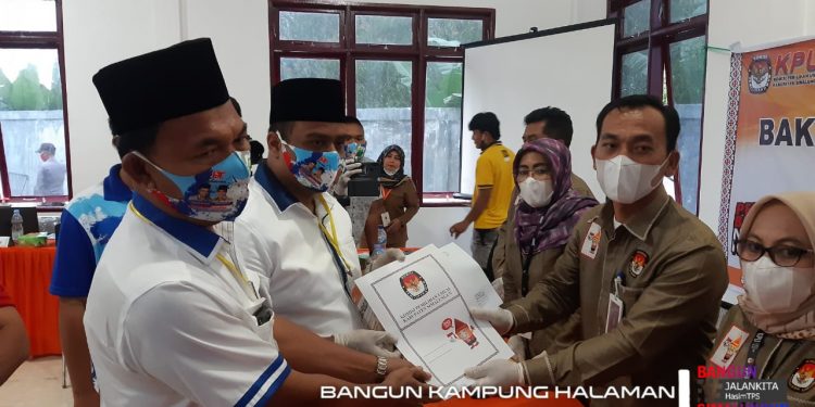 KPU Terima Berkas Pendaftaran Hasim-TPS
