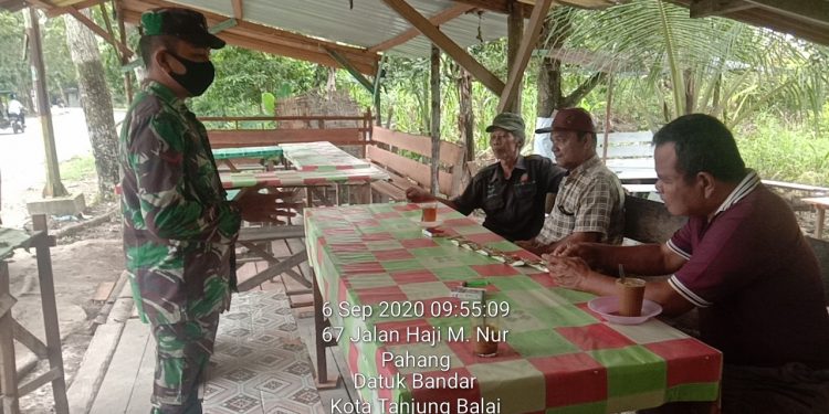 Lakukan Pengawasan New Normal Di Kalangan Masyarakat Personel Kodim 0208/Asahan
