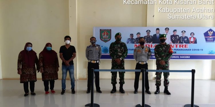 Sinergitas Antara Personil Jajaran Kodim 0208/Asahan Dan Instansi Terkait Dalam Memberantas Wabah Virus Corona