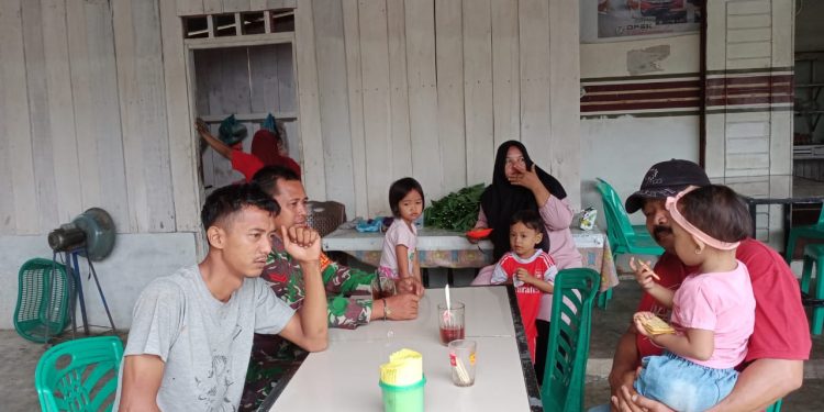 Berikan Motivasi Kepada Masyarakat Tengah Pandemi Oleh Personel Kodim 0208/Asahan