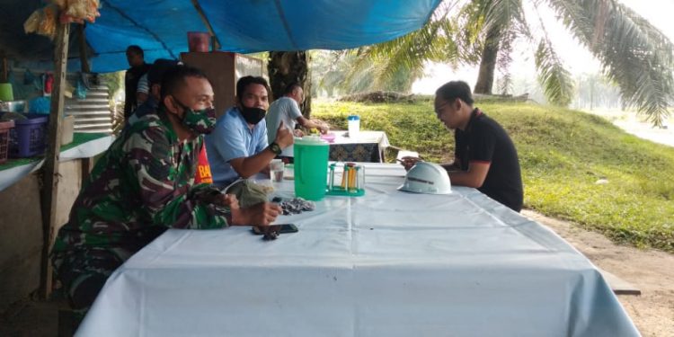 Sambangi Warga , Personel Jajaran Kodim 0207/Simalungun Laksanakan Komsos Ke Desa Binaan Sambangi Warga , Personel Jajaran Kodim 0207/Simalungun Laksanakan Komsos Ke Desa Binaan