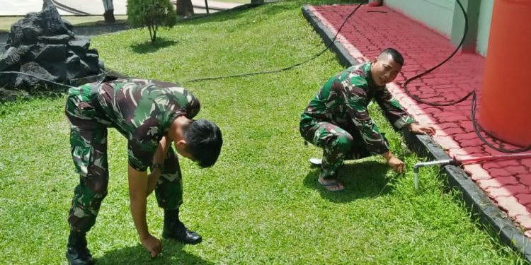 Jaga Keindahan Pangkalan, Personel Korem 022/Pantai Timur Laksanakan Pembersihan Jaga Keindahan Pangkalan, Personel Korem 022/Pantai Timur Laksanakan Pembersihan