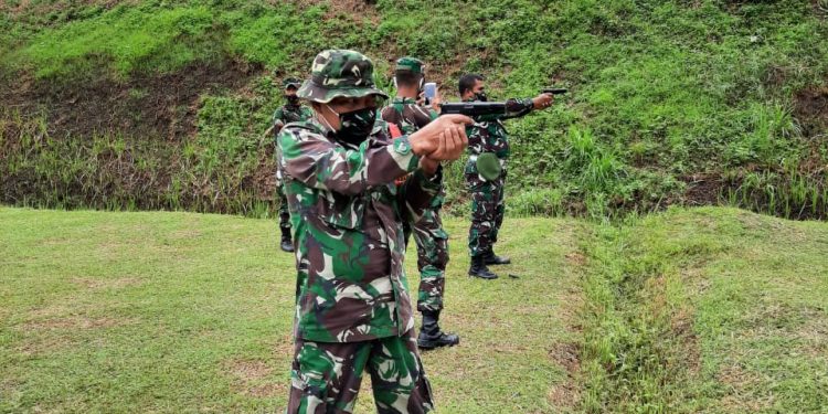 Asah Kemampuan Prajurit Kodim 0207/Simalungun Laksanakan Latihan Menembak Senjata Ringan