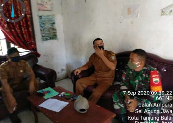 Bina Hubungan Baik, Personel Kodim 0208/Asahan Melalui Babinsa Koramil 08/Pulau Buaya Sambangi Kepala Desa