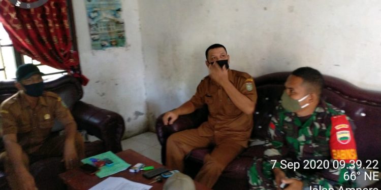 Bina Hubungan Baik, Personel Kodim 0208/Asahan Melalui Babinsa Koramil 08/Pulau Buaya Sambangi Kepala Desa Bina Hubungan Baik, Personel Kodim 0208/Asahan Melalui Babinsa Koramil 08/Pulau Buaya Sambangi Kepala Desa