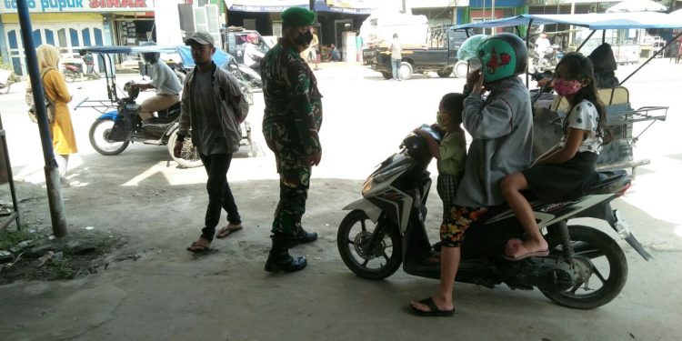 Lakukan Pengawasan Berjalannya New Normal Di Pasar Tradisional Oleh Personel Kodim 0208/Asahan