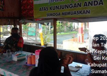 Datangi Warung Untuk Himbau Warga Patuhi Protokol Kesehatan Oleh Personel Kodim 0208/Asahan
