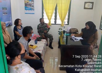 Kodim 0208/Asahan Melalui Babinsa Koramil 11/Simpang Empat Laksanakan Pendataan Jumlah Penduduk Binaan
