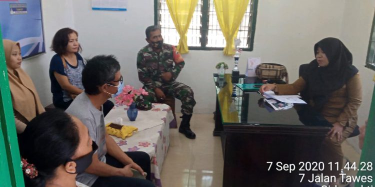 Kodim 0208/Asahan Melalui Babinsa Koramil 11/Simpang Empat Laksanakan Pendataan Jumlah Penduduk Binaan