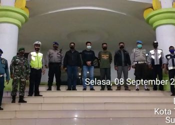 Personel Kodim 0208/Asahan Bersama Polres Tanjung Balai Anjurkan Warga Tentang Pentingnya Pakai Masker Di Tengah Pandemi