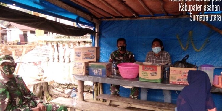 Jalin Kekompakan Personel Jajaran Kodim 0208/Asahan Dengan Warga Laksanakan Komsos Terkait Keamanan Dan Ketertiban Lingkungan Jalin Kekompakan Personel Jajaran Kodim 0208/Asahan Dengan Warga Laksanakan Komsos Terkait Keamanan Dan Ketertiban Lingkungan