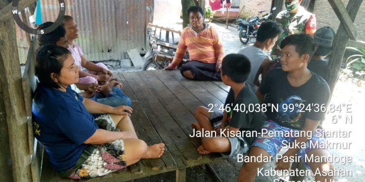Personel Kodim 0208/Asahan Anjurkan Masyarakat Menjaga Diri Dari Covid-19 Melalui Prokes