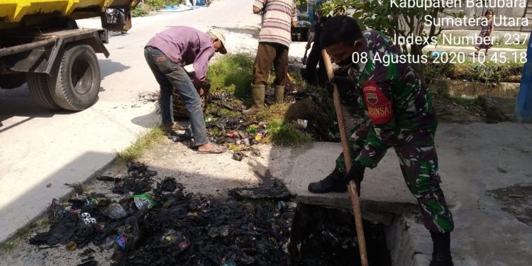 Ajak Hidup Bersih Melalui Gotong Royong, Kodim 0208/Asahan Bersama Masyarakat Ajak Hidup Bersih Melalui Gotong Royong, Kodim 0208/Asahan Bersama Masyarakat
