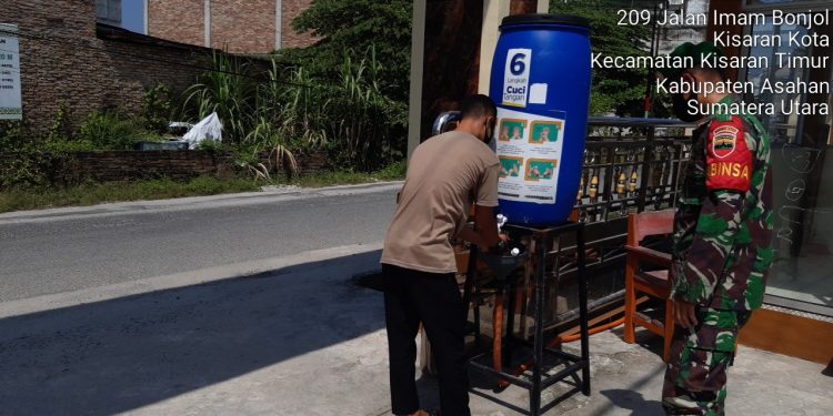 Personel Jajaran Kodim 0208/Asahan Berikan Sosialisasi Tentang Protokol Kesehatan Kepada Jema'ah Masjid Personel Jajaran Kodim 0208/Asahan Berikan Sosialisasi Tentang Protokol Kesehatan Kepada Jema'ah Masjid