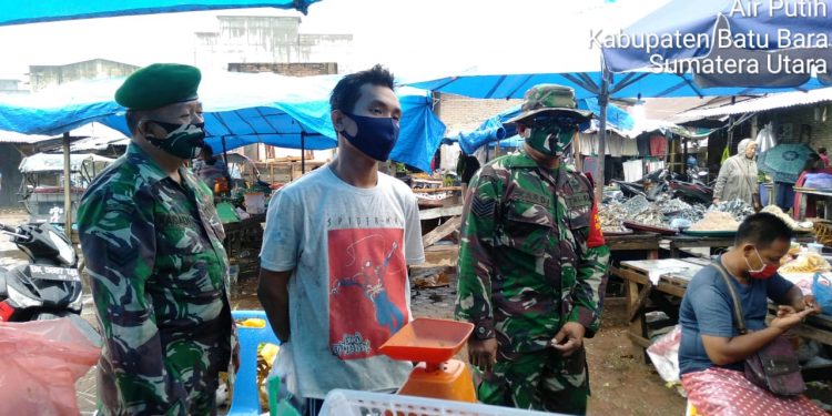 Personel Kodim 0208/Asahan Sarankan Masyarakat Selalu Terapkan New Normal Personel Kodim 0208/Asahan Sarankan Masyarakat Selalu Terapkan New Normal