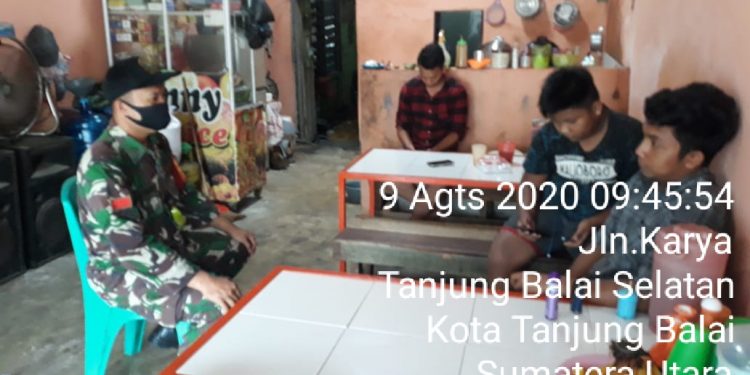 Jalin Komunikasi Dengan Warga Guna Tularkan ProkesOleh Personel Kodim 0208/Asahan